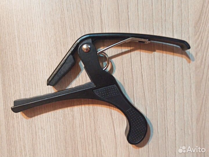 Каподастр для гитары