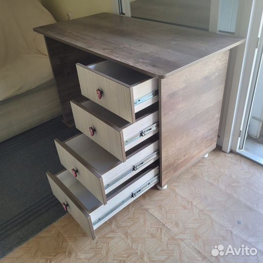 Детский письменный стол