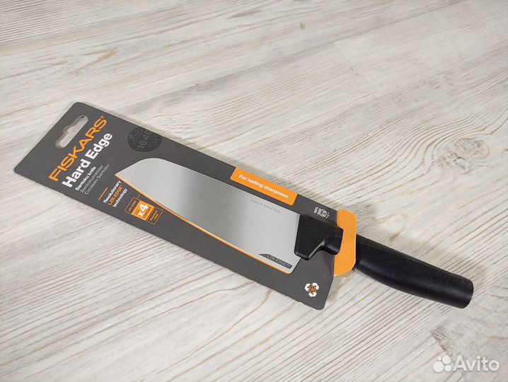 Нож Сантоку Hard Edge Fiskars 1051761