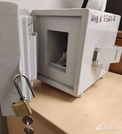 Небольшой сейф для хранения денег. Б/у #Т6