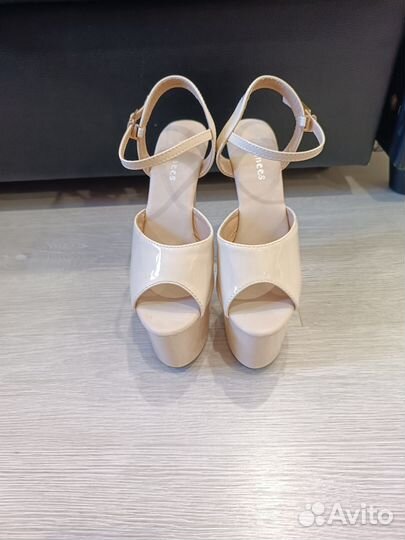 Босоножки стрипы 36 бежевые