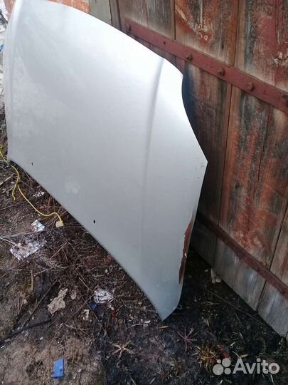 Капот Toyota Avensis 2