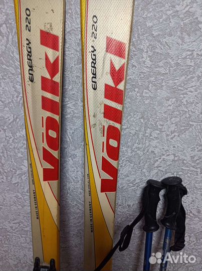 Горные лыжи с ботинками и палками