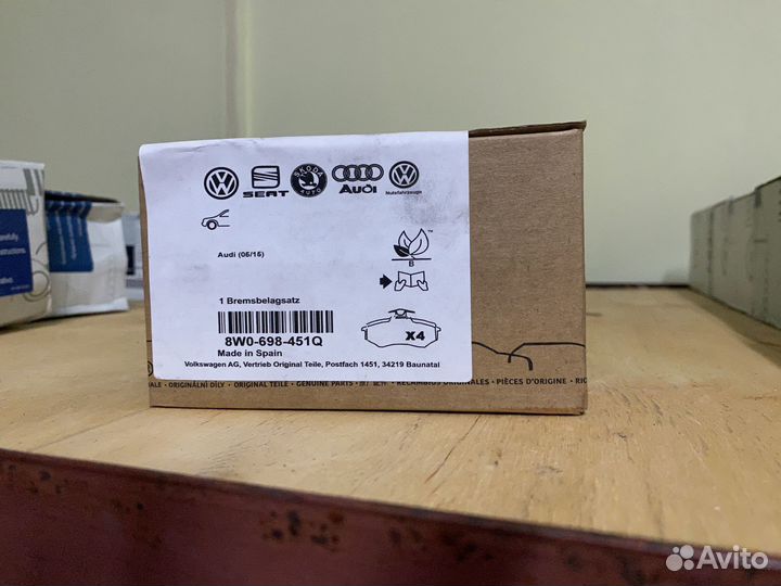 Тормозные колодки Audi 8W0698451Q Оригинал