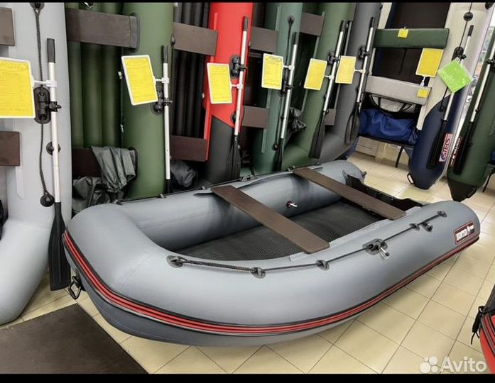 Лодка Hunterboat с мотором