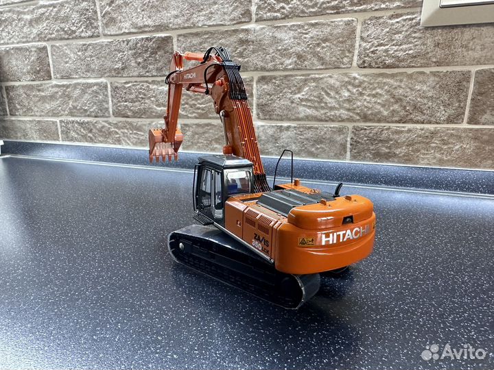 Масштабная модель экскаватора Hitachi 350LC