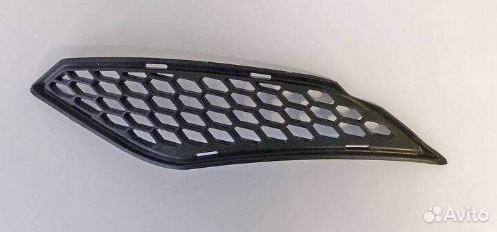 Решетка капота правая снегохода BRP lynx 517304141