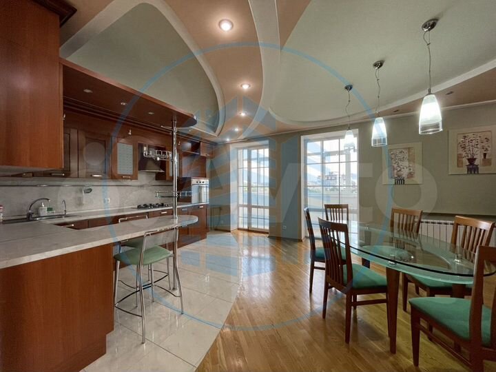 3-к. квартира, 135,8 м², 6/6 эт.