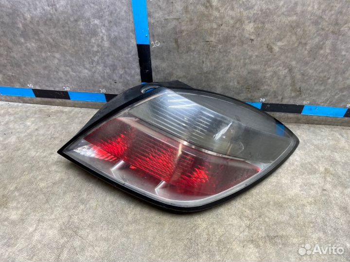 Фонарь задний правый Opel Astra H (3D) 1.6 Z16XER