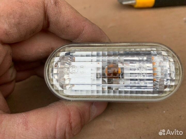 Повторитель поворота в крыло передний Ford Fusion