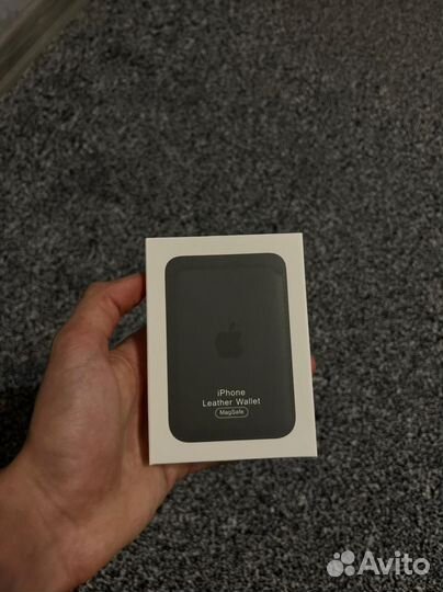 Магнитный футляр для банковсих карт на Айфон