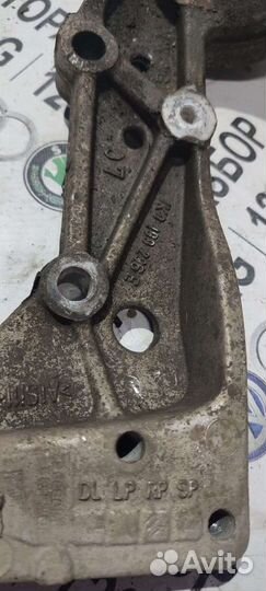 Кронштейн рычага Фольксваген Гольф 6