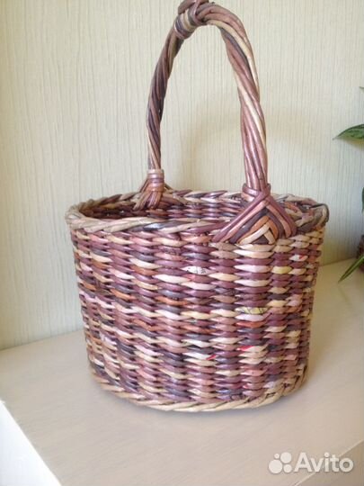 Корзина плетеная из бумажной лозы
