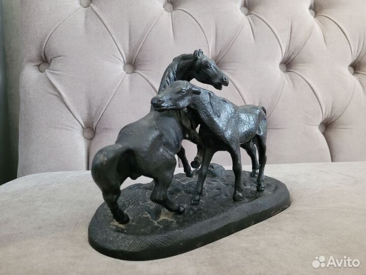Статуэтка Лошади на воле пара Чугун Касли СССР