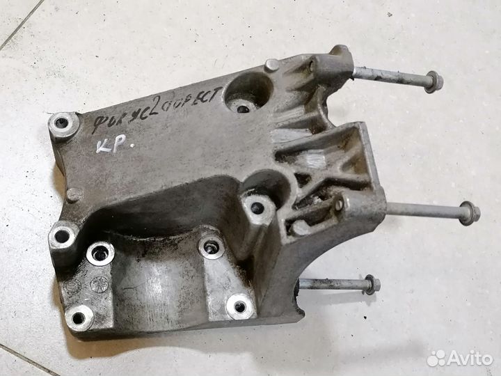 Кронштейн кондиционера Ford Focus 2