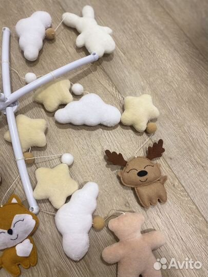 Мобиль на кроватку из фетра