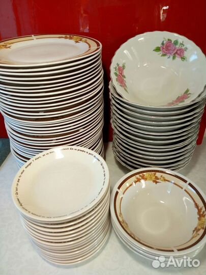 Тарелки половник скалки шумовка лопатка блюдо