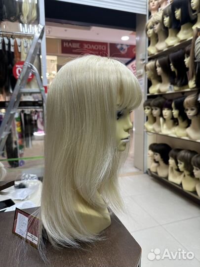 Парик натуральный блонд с челкой