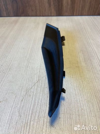 Молдинг лобового стекла правый Toyota Corolla 180