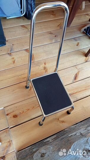 Новая ступень для ванны с поручнем