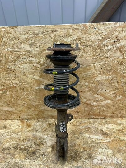Передняя стойка амортизатора toyota avensis 2