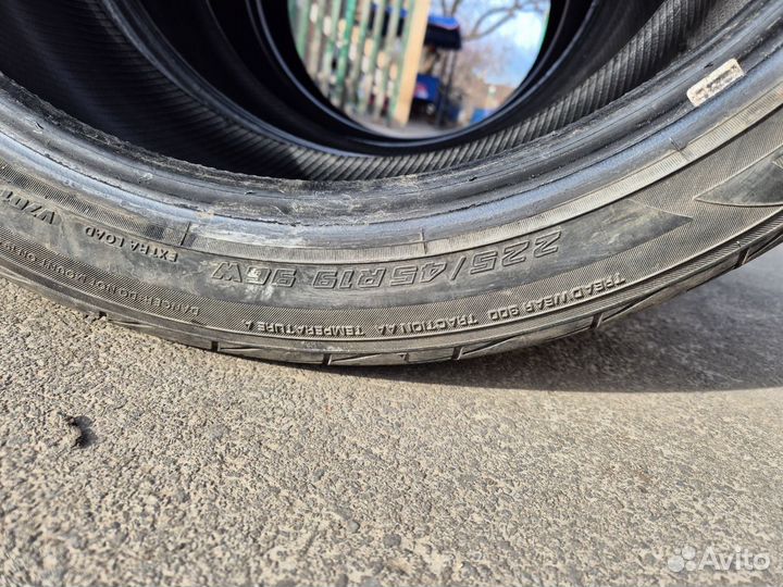 Yokohama Advan Fleva V701 225/45 R19