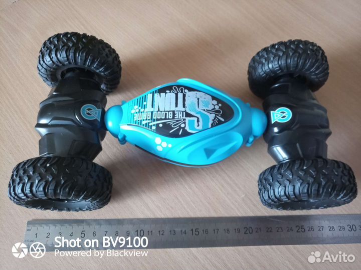 Машинка-перевёртыш на радиоуправлении внедорожник