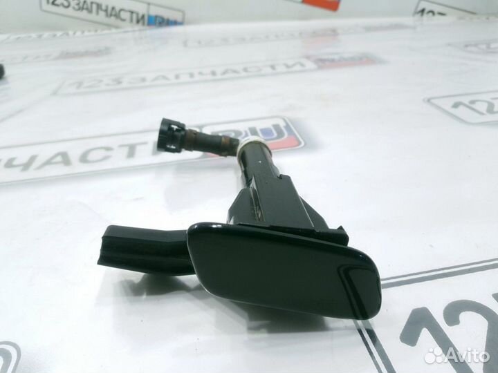 Форсунка омывателя фар правая Toyota Land Cruiser