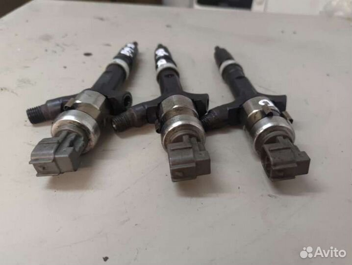 Форсунка 2367027030 Toyota Avensis verso 2.0 Дизел