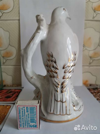 Статуэтка фарфоровая хищная птица