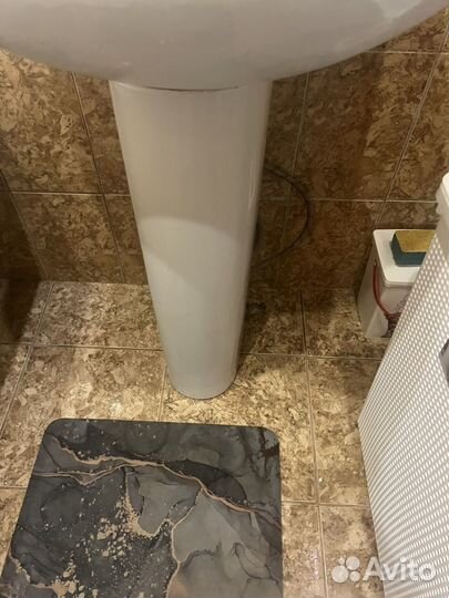 Раковина с ножкой