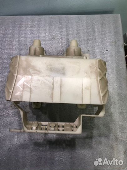 Кронштейн блока предохранителей Citroen C4 picasso