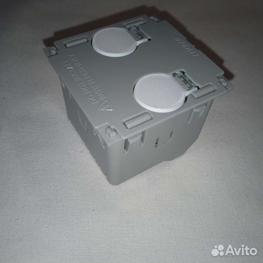 Основание для настенного светильника Livolo