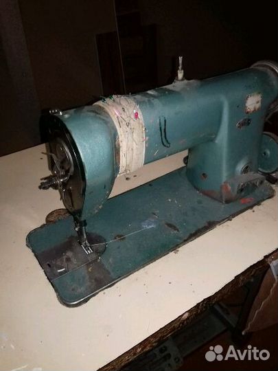 Промышленная швейная машина зиг-заг, 22а. со столо