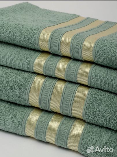 Подарочный набор махровых полотенец новый