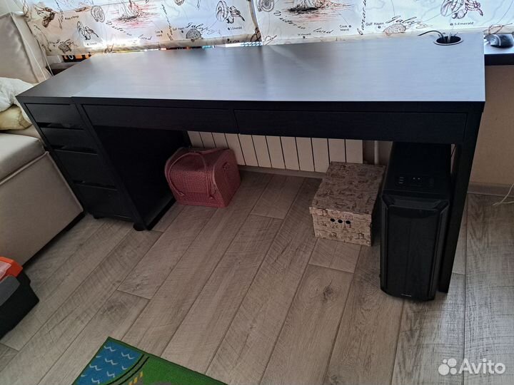 Письменный стол с ящиками