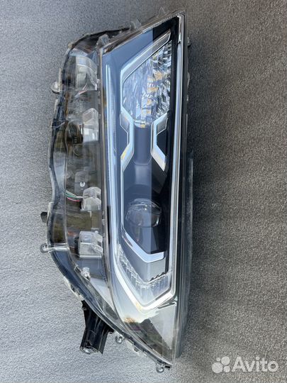 Фара передняя левая Rav4 8110A-42A30