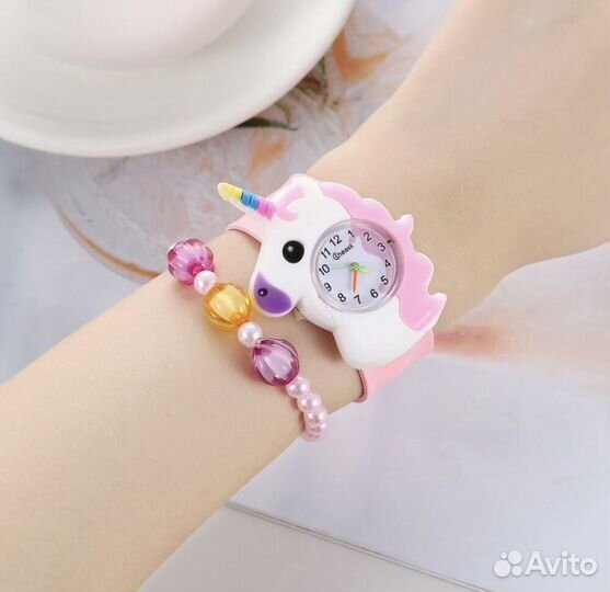 Часы детские в комплекте с бижутерией