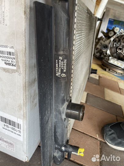 Радиатор охлаждения на toyota Auris