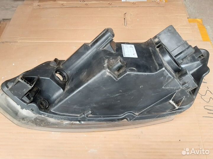 Правая передняя фара на Фольксваген Поло 2010-2015