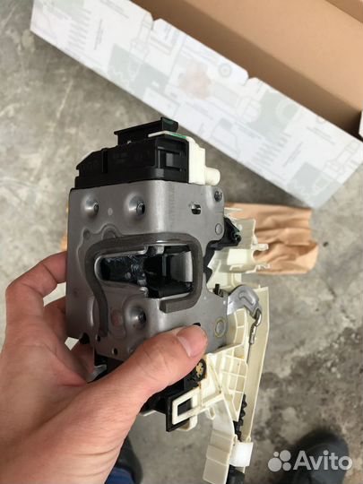 Замки задних дверей Mercedes w204 A2047302835