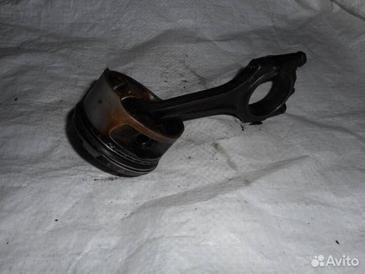 Поршень с шатуном Opel Vectra A 1988-1995