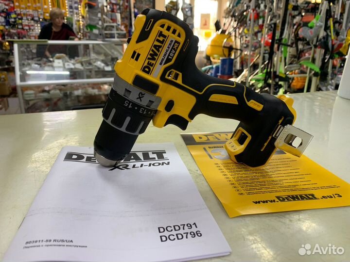 Шуруповерт dewalt DCD791N (70нМ) 18В без акб и зу