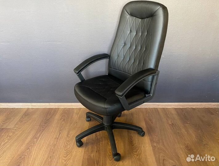Офисное кресло. Гарантия 1 год