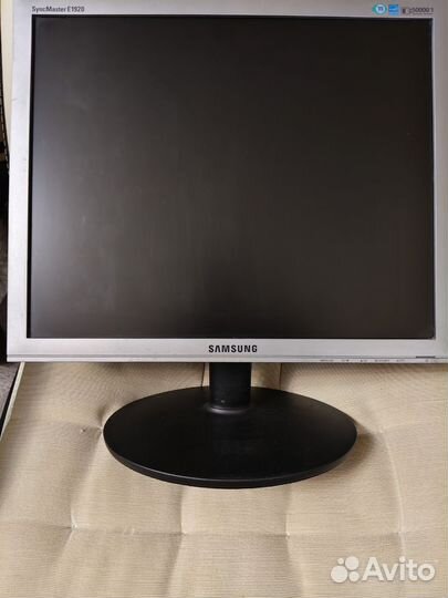 Мониторы Samsung E1920NR и benq Q9TS