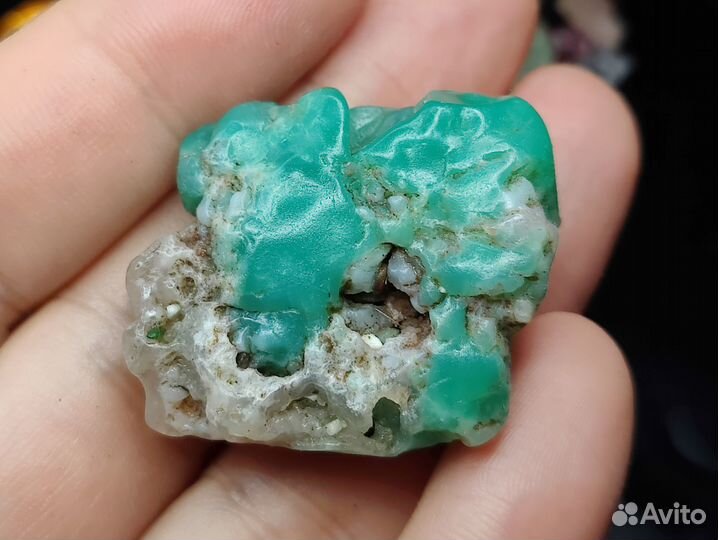 Чудесный хризопраз. Кристалл ювелирный