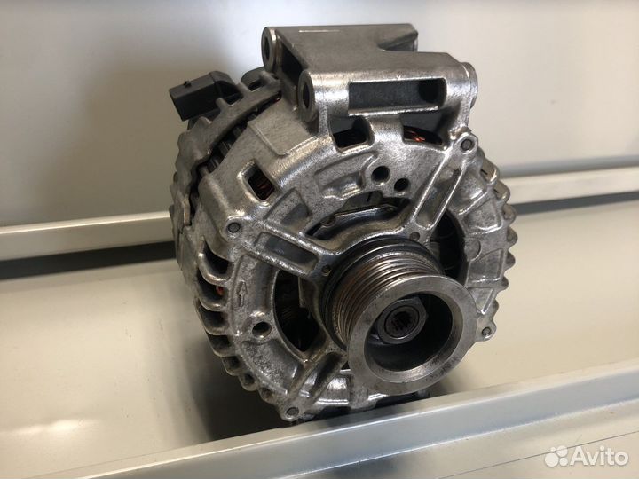 Б/У Б/У Генератор на Мерседес 0121715014 Bosch