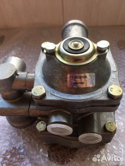 Клапан управления тормозами прицепа