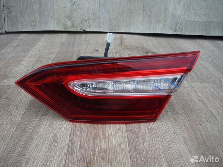 Фонарь правый внутренний №17 Toyota Camry 70 2020