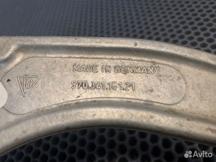 Рычаг подвески верхний передний правый Porshe